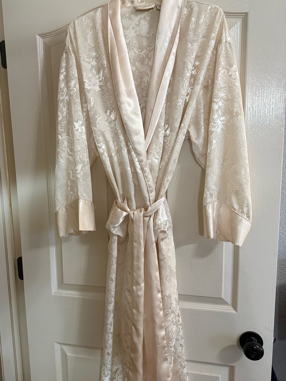 *Vintage Victoria's Secret Satin-Trim Jacquard Robe in Ivory